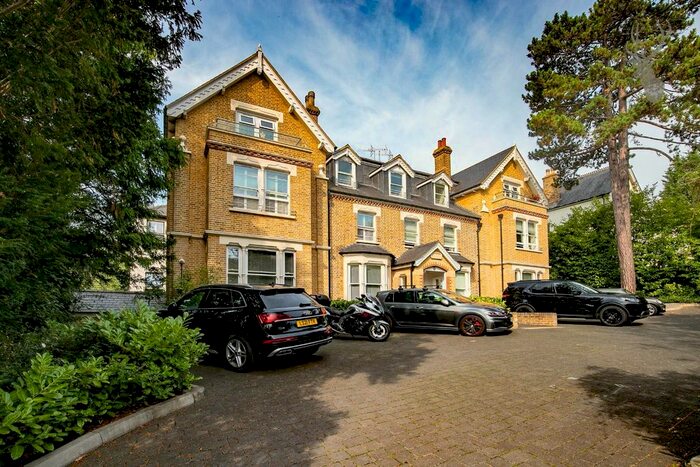 2 Bedroom Flat For Sale In Piercing Hill, Theydon Bois, Epping, CM16