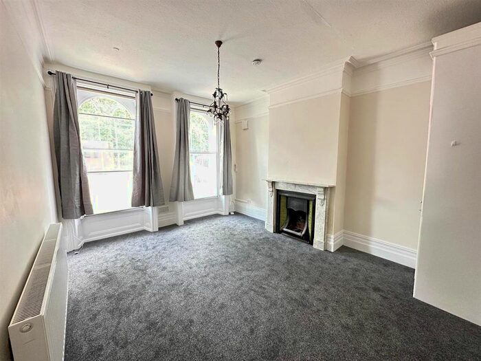 1 Bedroom Flat To Rent In Hillingdon Road, Uxbridge, Middlesex, UB10