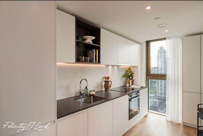 2 Bedroom Apartment For Sale In Landmark Square, London, E14