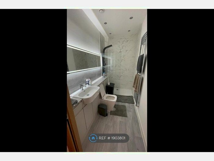 2 Bedroom Flat To Rent In Northfleet, Dartford - Kent, DA11