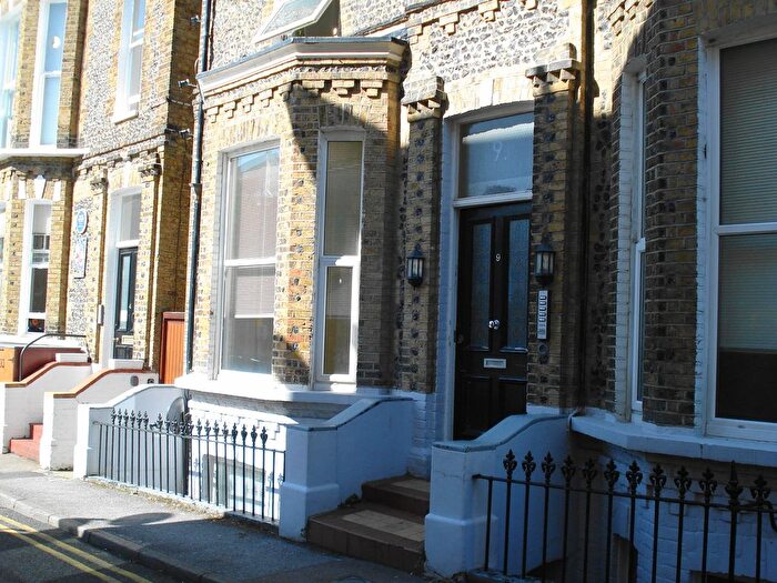 2 Bedroom Flat To Rent In Chandos Road, Broadstairs, CT10
