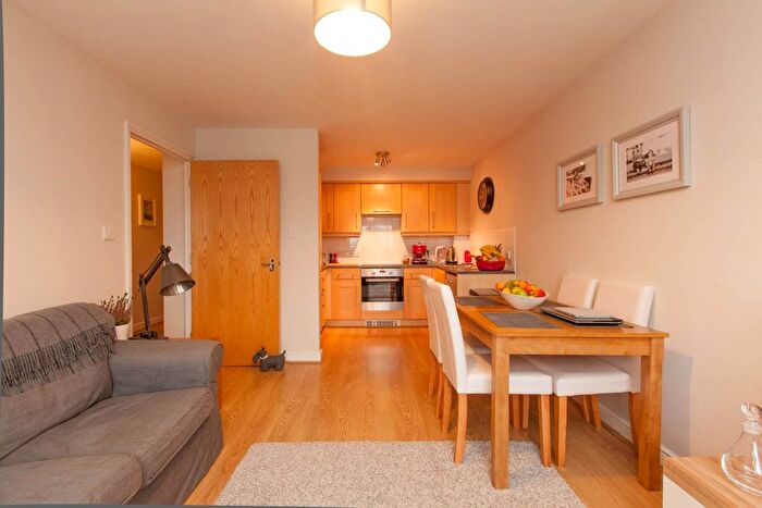 2 Bedroom Flat To Rent In Foxbourne Rd, Balham, SW17