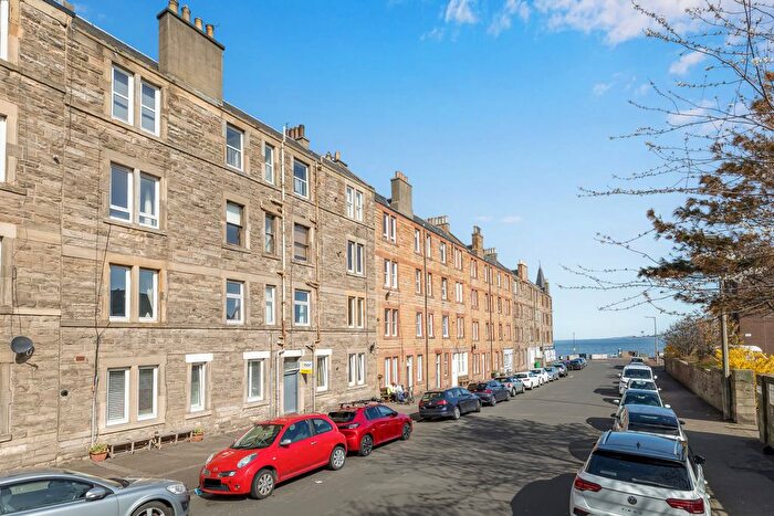 2 Bedroom Flat For Sale In / Kings Road, Portobello, Edinburgh, EH15