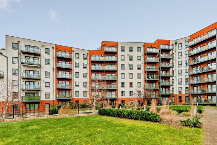 1 Bedroom Flat For Sale In West Green Drive, Crawley, RH11