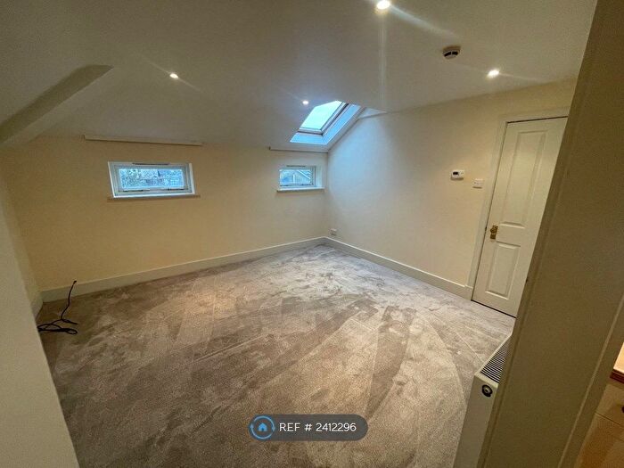2 Bedroom Flat To Rent In Victoria Court, Cirencester, GL7