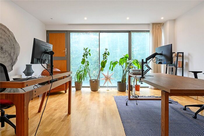 3 Bedroom Terraced House For Sale In Paradise Passage, Islington, London, N7