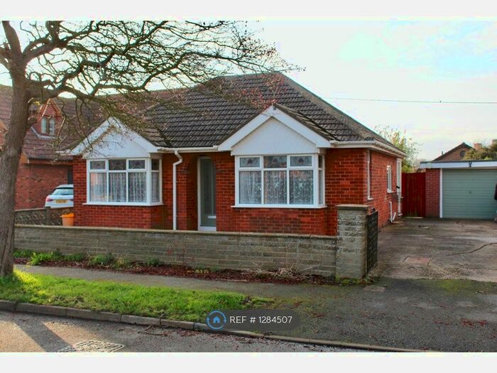 2 Bedroom Bungalow To Rent In Fairfield Avenue, Skegness, Lincolnshire. PE24