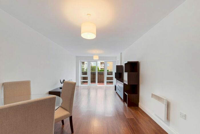 2 Bedroom Flat To Rent In Westferry Road, Isle Of Dogs, London, E14