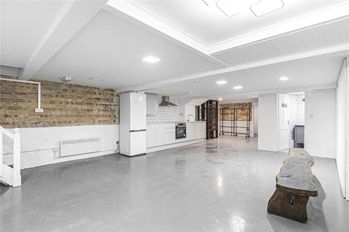 1 Bedroom Flat To Rent In Hackney Road, Cambridge Heath, London, E2