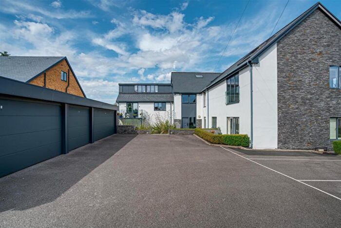 3 Bedroom Apartment For Sale In Wigton Lane, Alwoodley, LS17