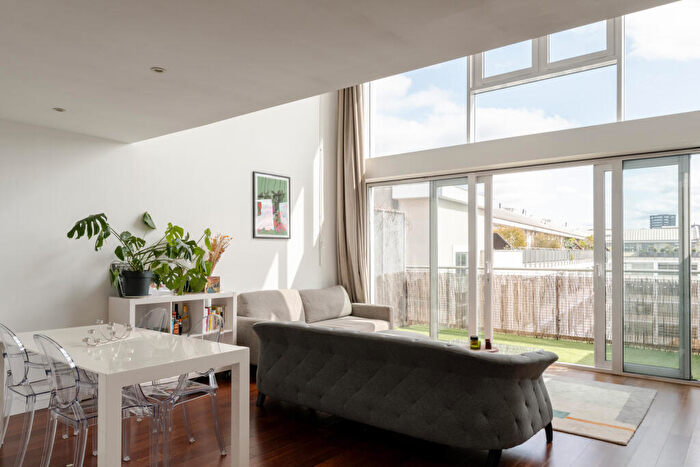 1 Bedroom Apartment For Sale In Royle Building, Wenlock Road, London, N1