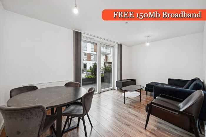 2 Bedroom Flat To Rent In The Stylus, Blyth Road, Hayes, UB3