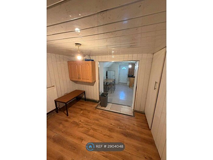 4 Bedroom Terraced House To Rent In Waverley Avenue, Bradford, BD7