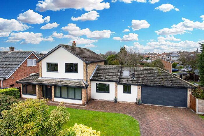 4 Bedroom Detached House For Sale In Highfield Drive, Garforth, Leeds, LS25