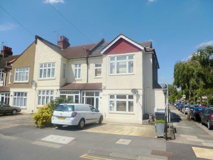 3 Bedroom Apartment To Rent In Alric Avenue, New Malden, KT3