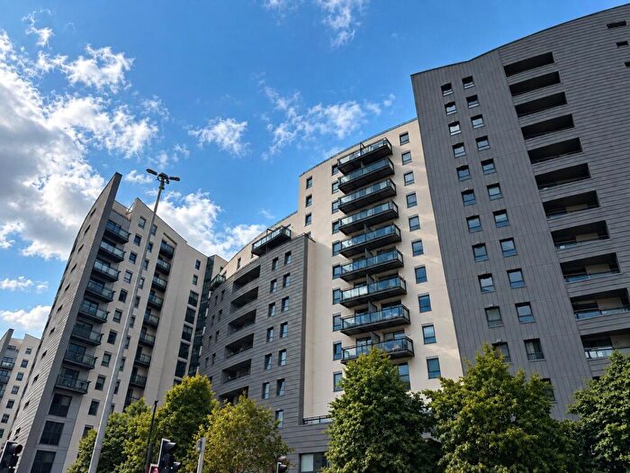 2 Bedroom Penthouse To Rent In Gateway East, Marsh Lane, Leeds, LS9
