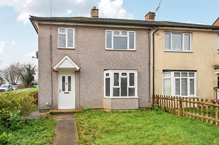 3 Bedroom Semi-Detached House To Rent In Lipscombe Rise, Alton, Hampshire, GU34