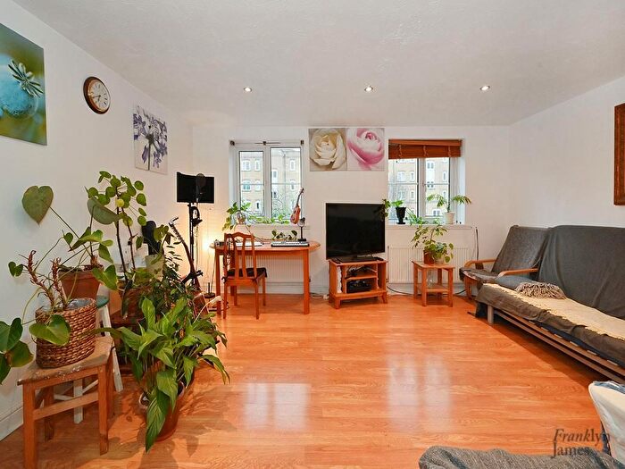 4 Bedroom Property For Sale In Mast House Terrace, Isle Of Dogs, E14