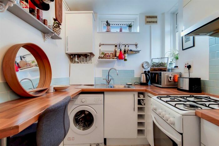 Studio For Sale In Teversham Lane, London, SW8