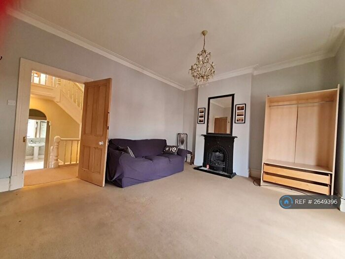 4 Bedroom Maisonette To Rent In Kings Avenue, Wirral, CH47