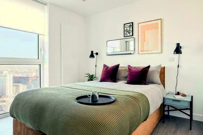 2 Bedroom Apartment To Rent In Park Lane, South Croydon, Surrey, CR0