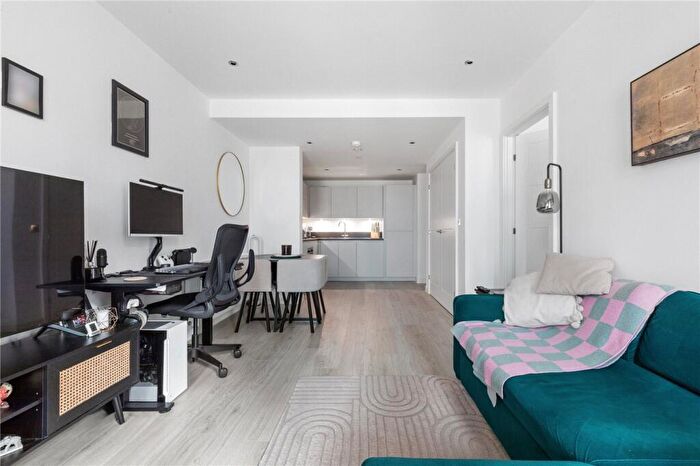 1 Bedroom Apartment For Sale In Cendal Crescent, London, E1