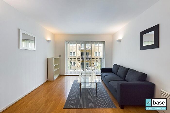 1 Bedroom Flat To Rent In The Grainstore, Western Gateway, Royal Victoria Docks, E16