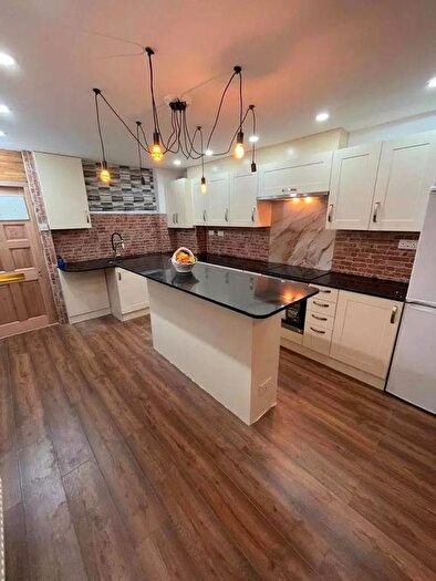 Studio To Rent In Grovelands Road, London, N15