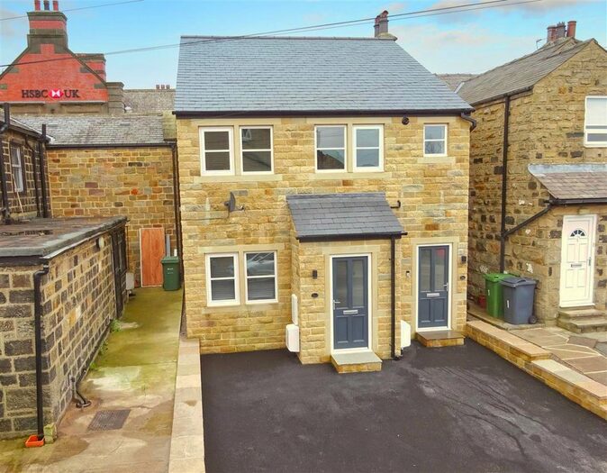 2 Bedroom Flat To Rent In Quarry Terrace, Horsforth, Leeds, LS18