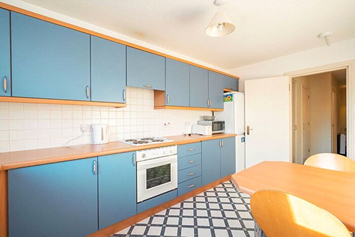 2 Bedroom Flat To Rent In West Bryson Road, Edinburgh, EH11