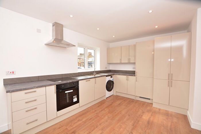 2 Bedroom Flat For Sale In Stoke Road, Slough, SL2