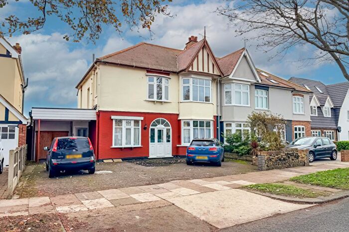 3 Bedroom Maisonette For Sale In Church Road, Shoeburyness, SS3