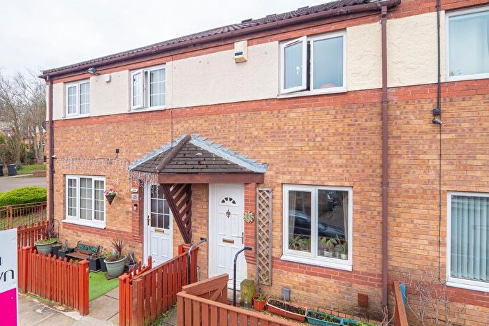 2 Bedroom Property For Sale In Raynville Walk, Leeds, LS13
