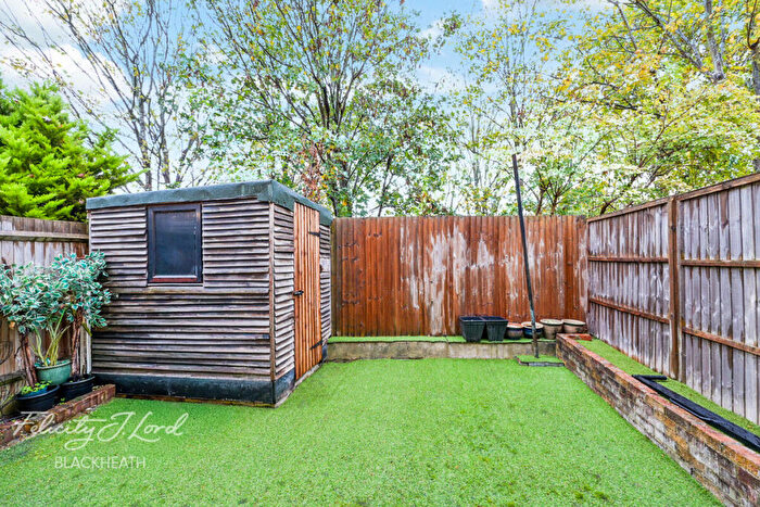 3 Bedroom Terraced House For Sale In Felspar Close, Plumstead, SE18