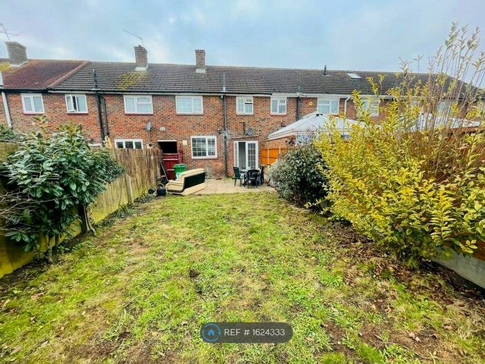 3 Bedroom Terraced House To Rent In Trelawney Avenue, Slough, SL3