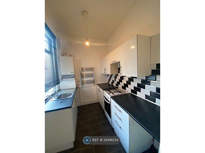 2 Bedroom Terraced House To Rent In Ashton Road, Oldham, OL8