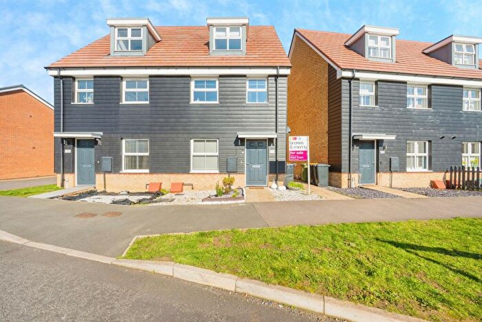 3 Bedroom Semi Detached House For Sale In Rutherford Crescent, Leighton Buzzard, LU7