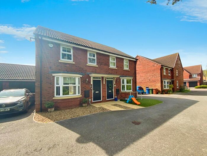 3 Bedroom Semi-Detached House For Sale In Hogan Close, Molescroft, Beverley, HU17