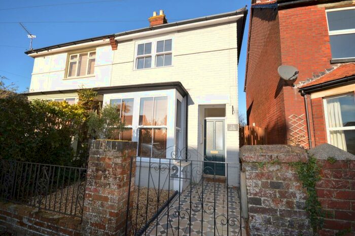 3 Bedroom Semi-Detached House To Rent In Middle Road, Lymington, Hampshire, SO41