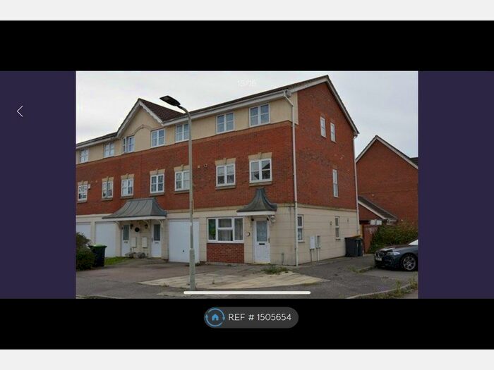 4 Bedroom End Of Terrace House To Rent In Bassie Close, Bedford, MK42