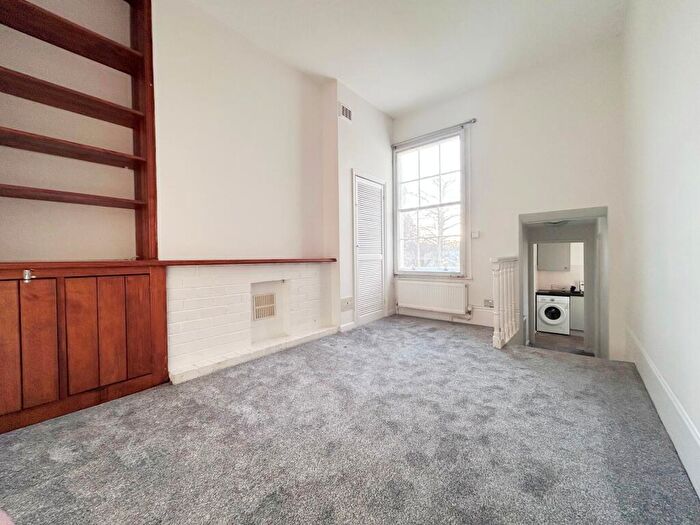 2 Bedroom Flat To Rent In London Road, Cheltenham, GL52