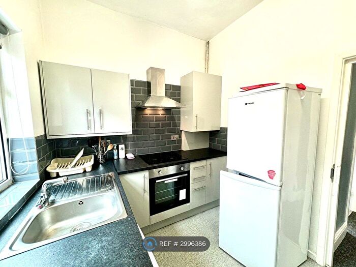 2 Bedroom Flat To Rent In Derby Road, Nottingham, NG7