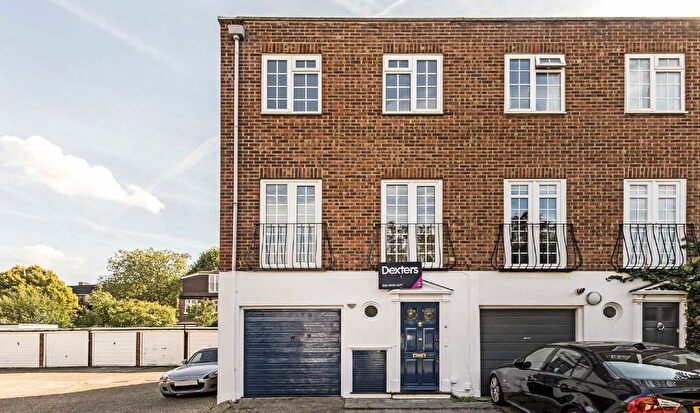 4 Bedroom Property For Sale In Topiary Square, Kew, TW9