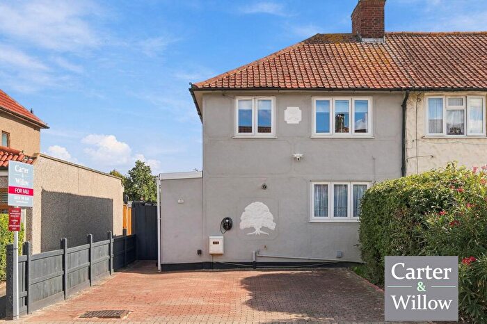 3 Bedroom End Of Terrace House For Sale In Cartwright Road, Dagenham, RM9