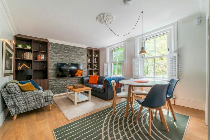 2 Bedroom Flat To Rent In Hill Rise, Richmond, Surrey, TW10