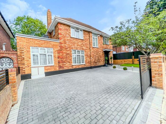 4 Bedroom Detached House To Rent In Sudbury Hill Close, Wembley, HA0