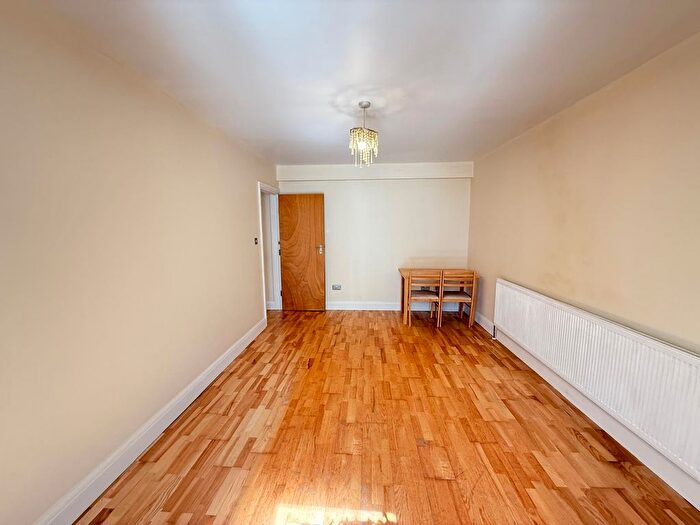 2 Bedroom Maisonette To Rent In Rayners Lane, Harrow, Greater London, HA2