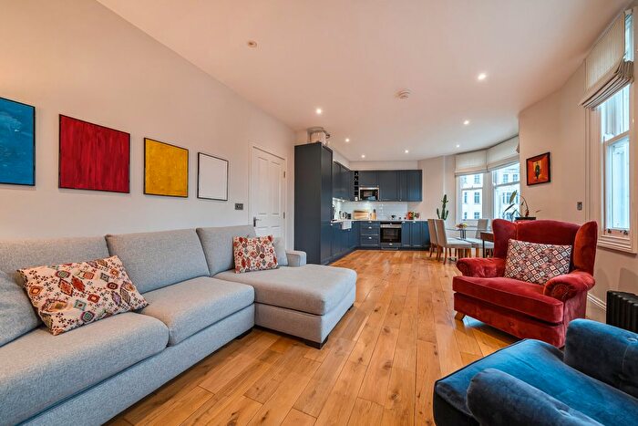 2 Bedroom Flat For Sale In Market Square, Bromley, BR1