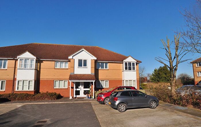 1 Bedroom Flat For Sale In Chestnut Court, Hitchin, SG5