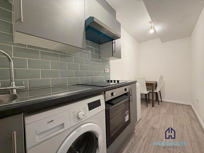 Studio To Rent In Oakleigh Road North, Whetstone, Barnet, London, N20